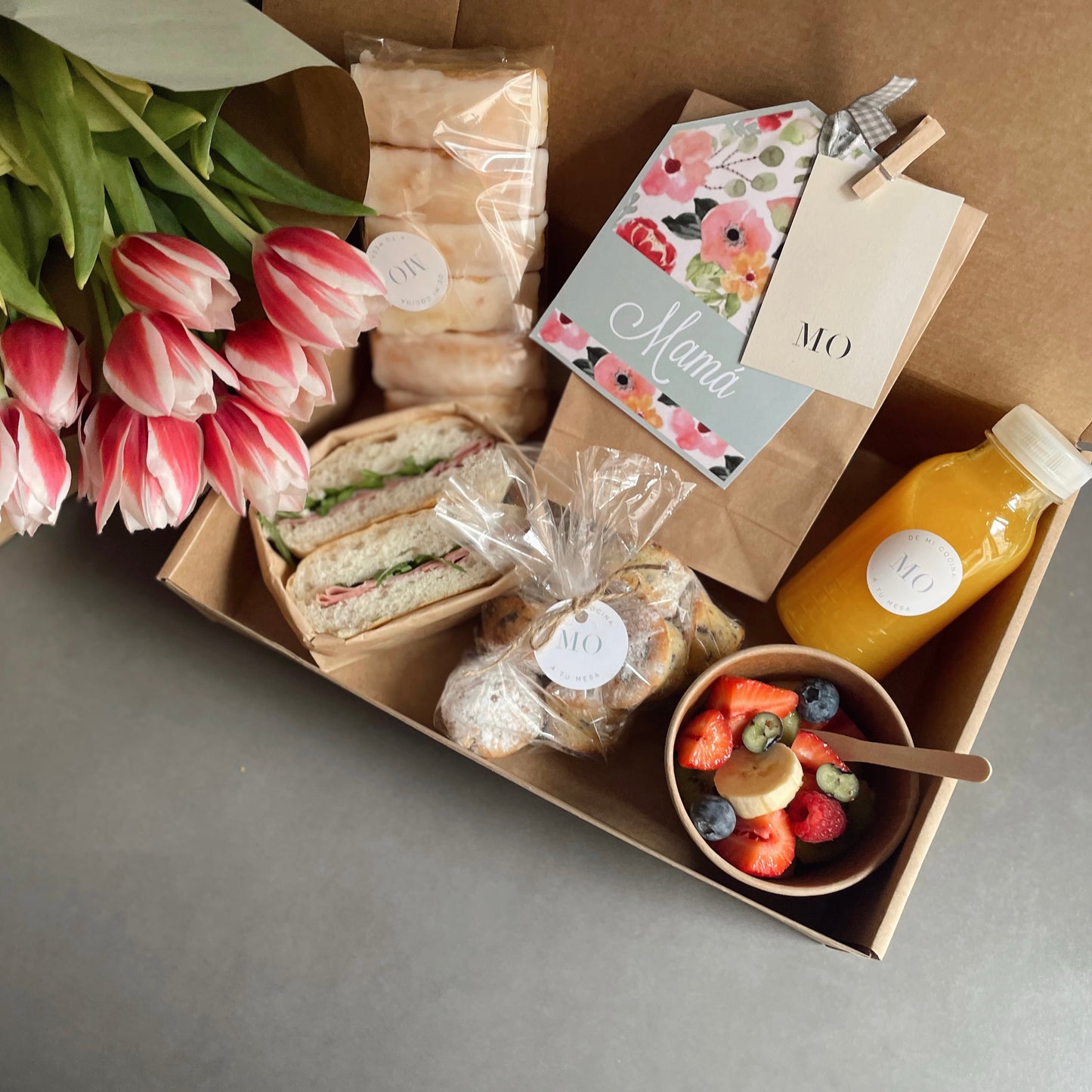 Esmorzar Mamà tulipes