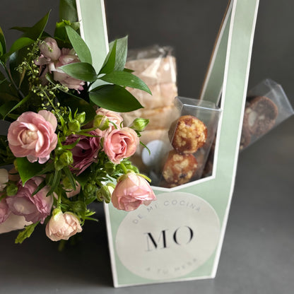 Bolsa dulces y flores