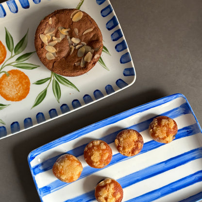 Bandejas pintadas a mano para el desayuno